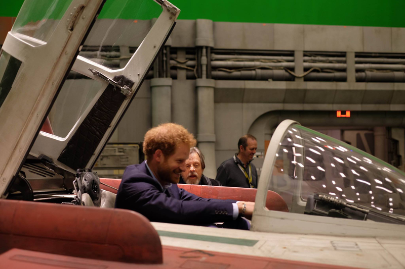 Illustration for article titled First Look at a Familiar Star Wars Spaceship That's Returning for Episode VIII